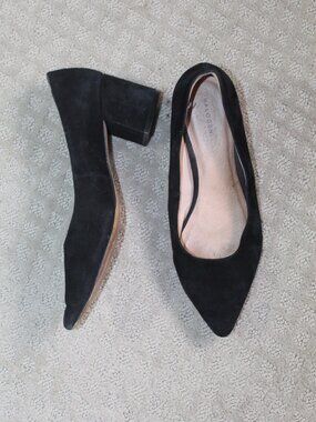 Halogen Size 8M Black Suede Pointed Toe 2.5" Block Heels